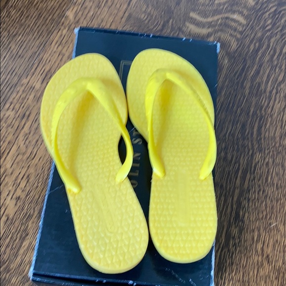 Colin Stuart - Half inch heel slippers - Picture 4 of 7